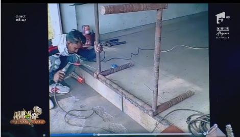 Smiley News - Neatza cu Răzvan și Dani. Dorel sudorul și muzicianul din garaj