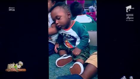 Smiley News - Neatza cu Răzvan și Dani. Copilași obosiți! Dorm în orice poziție