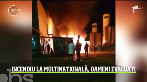 Angajaţii unei multinaţionale au fost evacuaţi după ce un container care funcţiona drept bucătărie a luat foc
