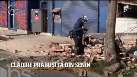 Două femei au fost la un pas de moarte după ce o clădire s-a prăbușit din senin lângă ele. Întâmplarea a avut loc în SUA