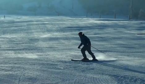 Pârtia de schi Cocoş din Bistriţa s-a deschis, în sfârşit, pentru iubitorii sporturilor de iarnă!