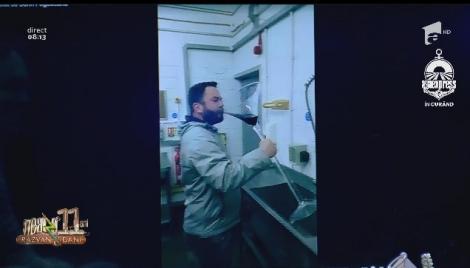 Smiley News - Neatza cu Răzvan și Dani. Rața care dă de mâncare la pești vs. paharul de vin la locul de muncă