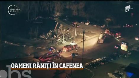 Cinci oameni răniţi într-o cafenea, după ce un şofer a intrat cu camioneta în local