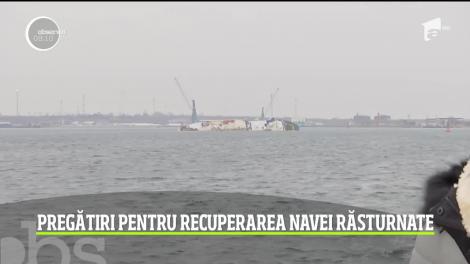 Pregătiri pentru recuperarea vasului răsturnat în Portul Midia