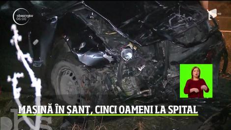 Accident grav în Târgu Mureş. Cinci oameni au ajuns la spital după ce un tânăr a intrat cu mașina pe contrasens şi s-a izbit de un alt autoturism