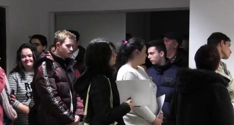 În era programărilor online, românii preferă cozile la ghișee