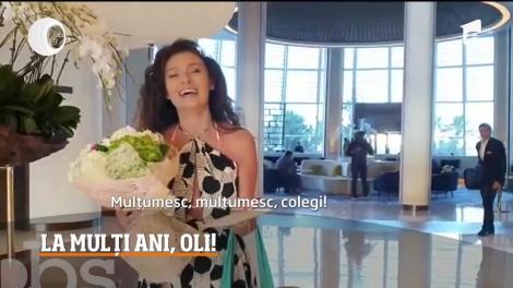 La mulți ani, Olivia Păunescu! Echipa Observator, cadou special pentru prezentatoare