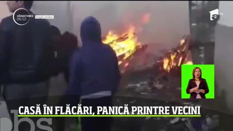Panică în localitatea Comăneşti, în judeţul Bacău, după ce o casă a luat foc