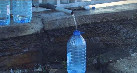 "Apa vie" din Bihor poate ucide! Deși nu este potabilă, localnicii spun că are proprietăți tămăduitoare