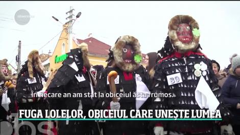 Măşti terifiante şi sunete asurzitoare. Fuga Lolelor, obiceiul străvechi din Agnita