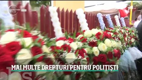 Mai multe drepturi pentru polițiști. Agenţii pot intra în case fără mandat de percheziţie