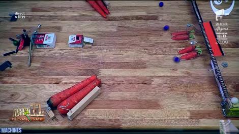 Leneșul suprem a inventat sistemul perfect de pus sare în mâncare! E un adevărat parc de distracții