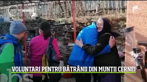 Voluntari pentru bătrânii din Munţii Cernei