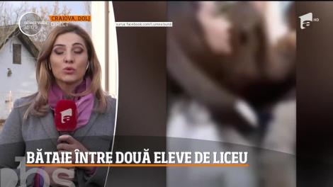 Scene de violență extremă la Craiova. Două eleve de 13 ani, surprinse în timp ce se băteau
