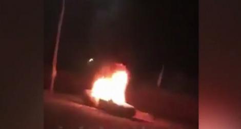Terbilism filmat şi transmis live pe Facebook, în Brăila. Un tânăr de 29 de ani şi-a incendiat propria maşină