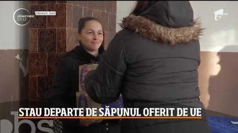 Într-o comună din Gorj, locuitorii și-ar fi dorit să primească, de la Uniunea Europeană, alimente în loc de săpun și șampon