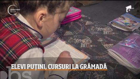 Numărul copiilor scade de la an la an! Școlile de la sate rămân fără elevi