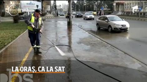 Topirea zăpezii a scos la iveală starea reală a oraşului Suceava. Oamenii nu pot ieşi din casă decât cu cizme de cauciuc