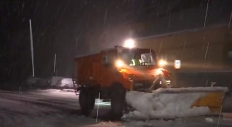 Primele probleme din cauza iernii: Zăpada și poleiul au blocat drumurile! Urmează ninsori viscolite în aproape toată țara