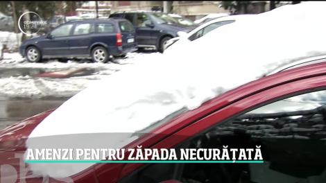 Polițiștii dau amenzi celor care nu își curăță zăpada din fața curților