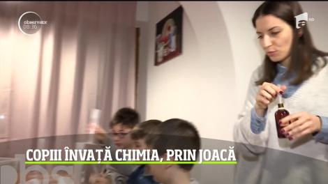 Copiii învață chimia, prin joacă, la Clubul de Excelență