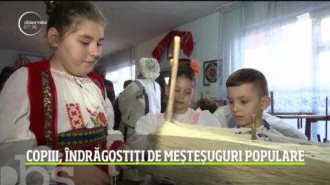 Ei sunt copiii care renunță cu bucurie la telefoanele mobile pentru...război! Doamna Liliana are cei mai cool ucenici. Cum a reușit să-i cucerească pe cei mici?