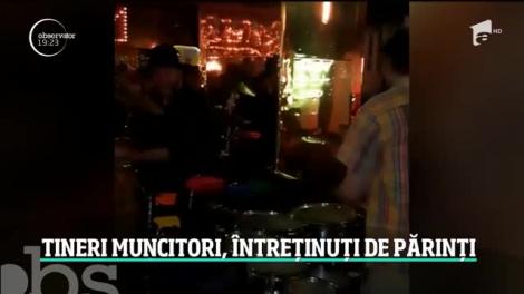 Tinerii din România, în continuare dependenți financiar de familie. Mărturisirile unei mame: ”Aproape tot salariul lui se duce la rata de la casă!”