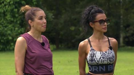 O nouă misiune de start pentru concurenţi! Legaţi la ochi, în căutarea nucilor de cocos prin pădure