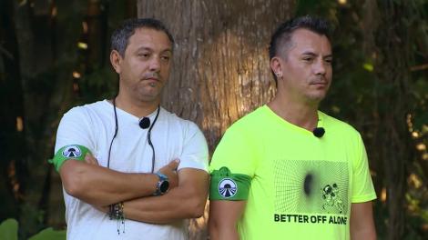 A doua amuletă a fost câştigată de Fodor şi Bontea! Cei doi au adunat cele mai multe nuci de cocos din apă!