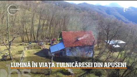 Tanti Veta, ultima tulnicăreasă din România are, în sfârșit, curent electric ”Nu-mi vine să cred că văd becul aprins!”