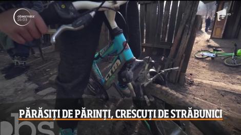 Părăsiți de părinți, crescuți de străbunici. Bătrânii fac tot ce le stă în putinţă pentru ca cei mici să nu ajungă la orfelinat