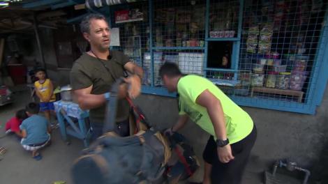 Asia Express. Berea, elixirul vieții pentru Răzvan Fodor și Sorin Bontea: Hai să căutăm una rece, nu contează în ce dugheană o găsim!