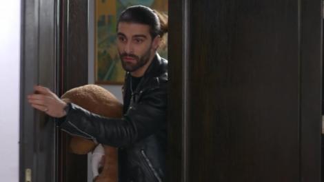 Robert, mutare dură cu Andrei și Ioana: "&Icirc;mi doresc să fiți fericiți!", &icirc;nsă plănuiește răzbunarea. "Stai să vezi ce urmează. Așa mă știi tu pe mine?"