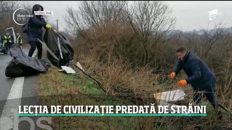 Străinii au făcut curățenie lună unde românii au strâns munți de resturi: "E o țară frumoasă, dar cu gunoaie aruncate peste tot!"