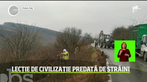 Un grup de voluntari din Europa au curăţat o zonă din apropierea Craiovei