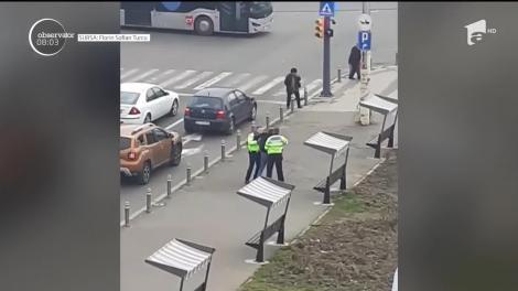 Imagini incredibile din Constanţa! Şapte poliţişti s-au luptat să încătuşeze un pieton