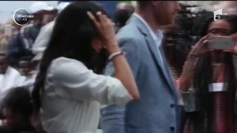 Prinţul Harry şi soţia sa, Meghan, se retrag oficial din rolurile din familia regală