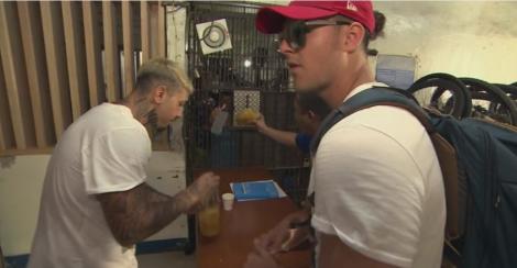 Alex Velea și Mario Fresh au ajuns la închisoare și au fost deliciul deținutelor! Din păcate, polițiștii nu au fost fel de încântați: „Șeful nu a fost deloc prietenos cu noi”