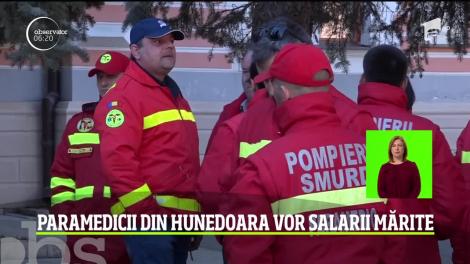 Paramedicii din Hunedoara, protest din cauza salariilor prea mici. Județul riscă să rămână fără echipaje de prim-ajutor