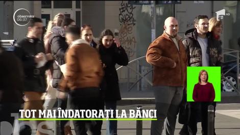 Românii, tot mai îndatoraţi la bănci