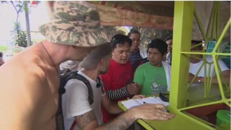 Asia Express. Concurenții sunt dați jos din mașini și puși să învețe un cântec. Florin Ristei: Simțim ură. Aș mânca stația asta de nervi