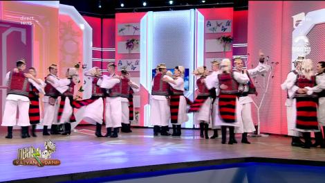Ansamblul Folcloric Naţional "Transilvania" din Baia Mare, în platoul de la Neatza cu Răzvan şi Dani!