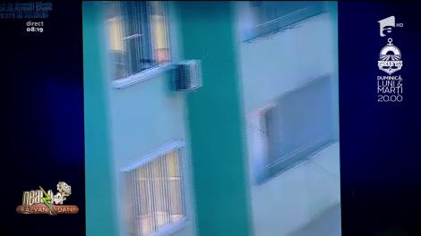 Smiley news. El este tăticul anului! Cum să îţi dai copilul în leagăn fara să ieşi din casă