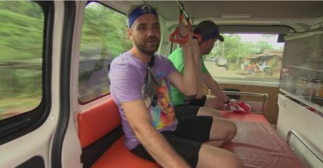 Asia Express. Alex Abagiu și Radu au ajuns în ambulanță!: Nu s-au limitat doar la viteză, au pornit și girofarurile