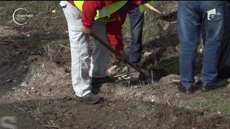 A început curăţenia de primăvară pe Valea Geoagiului, după ce localnicii s-au plâns de mizeria care-i înconjoară