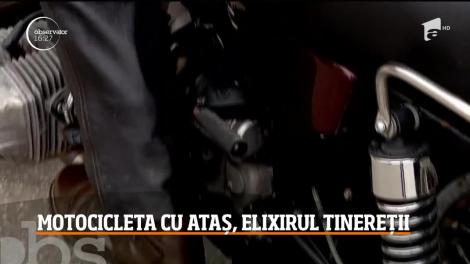 El 90 de ani, ea 66. Se iubesc și împărtășesc aceeași pasiune, mersul pe motocicletă