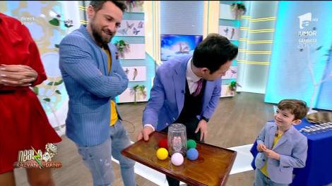 Magicianul Radu Tudor şi fiul său, David, au făcut show în platoul matinalilor! Puştiul a tăiat o banană în trei cu puterea minţii!
