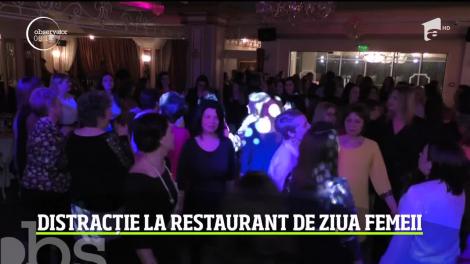 A fost petrecere mare într-un restaurant elegant din Braşov. Iar doamnele şi domnişoarele invitate s-au pregătit special pentru seara lor