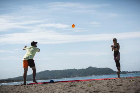 O misiune de start cu un bun prilej de plătit poliţe! Concurenţii au tras la ţintă cu baloane cu apă!
