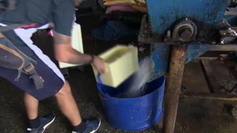 Ghinioanele se ţin lanţ de fraţii Ristei! S-a rupt cutia şi au scăpat tot peştele pe jos!: "Să-mi bag... Hai înapoi!"